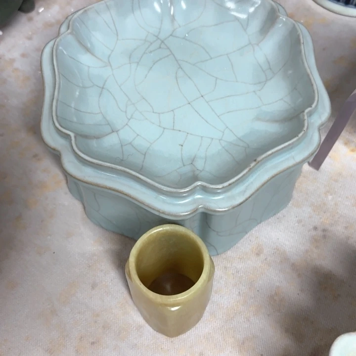 摆件收*b h v g h h g h j