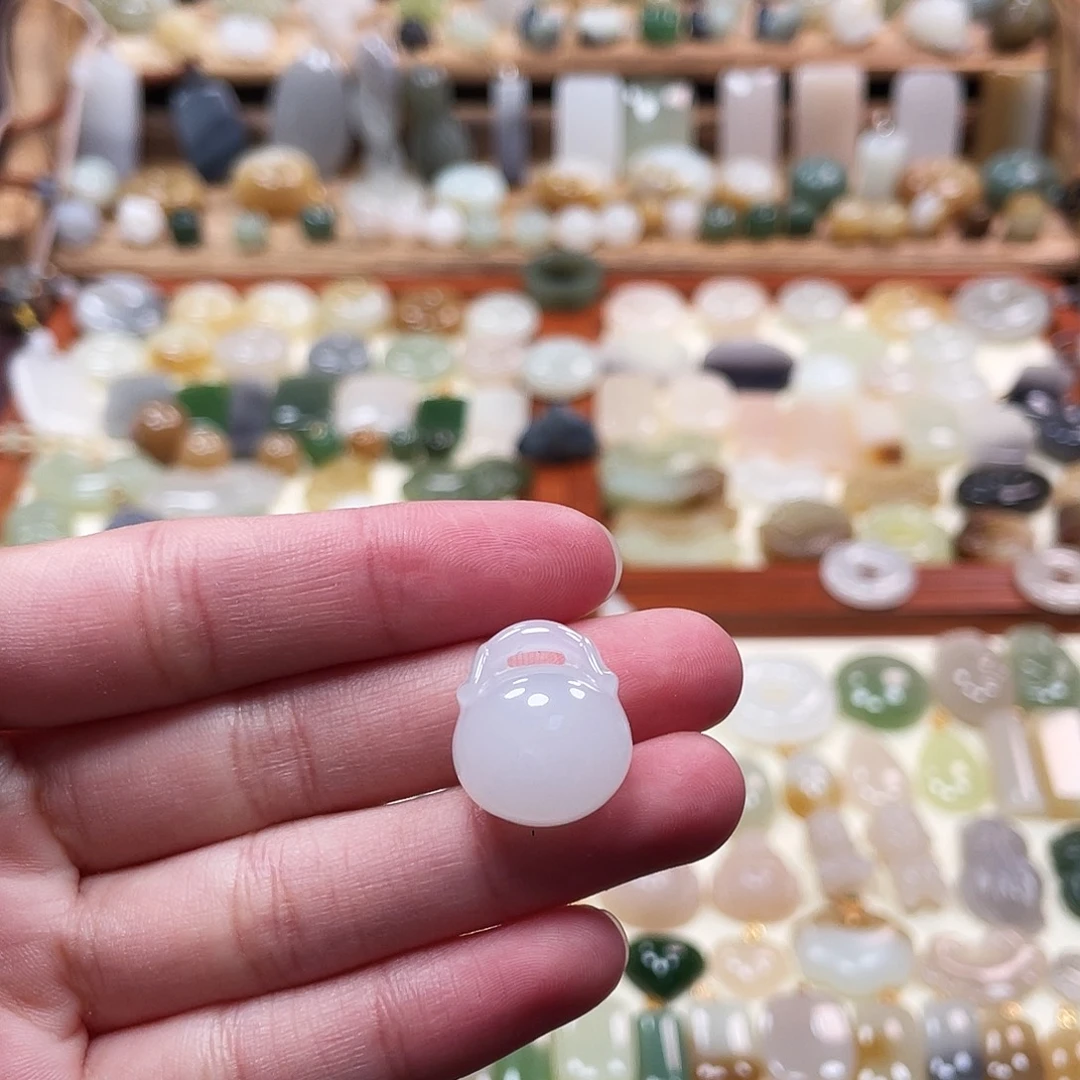 和田玉未镶嵌吊坠(赠链)