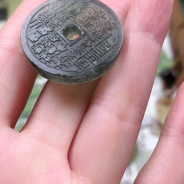 猪***仔蛇纹石玉未镶嵌颈饰