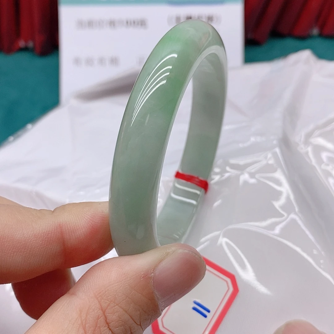 翡翠手镯未镶嵌放**己1111111111