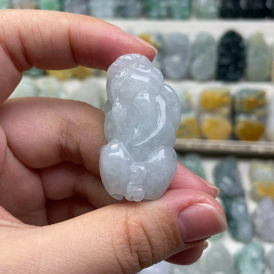 翡翠吊坠(赠链)未镶嵌