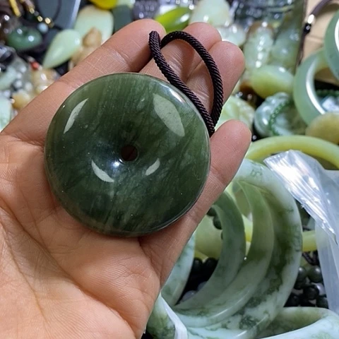 岫玉颈饰未镶嵌挂件