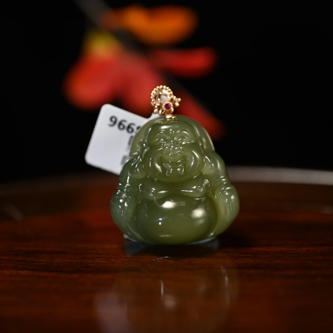 Lot8804 2512130070和田玉晴水弥勒佛挂件/保利