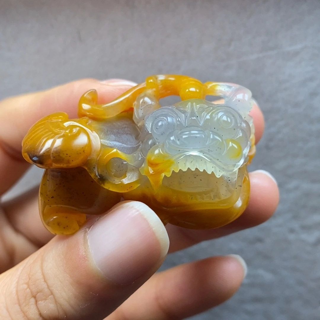 石英质玉（黄龙玉）未镶嵌颈饰