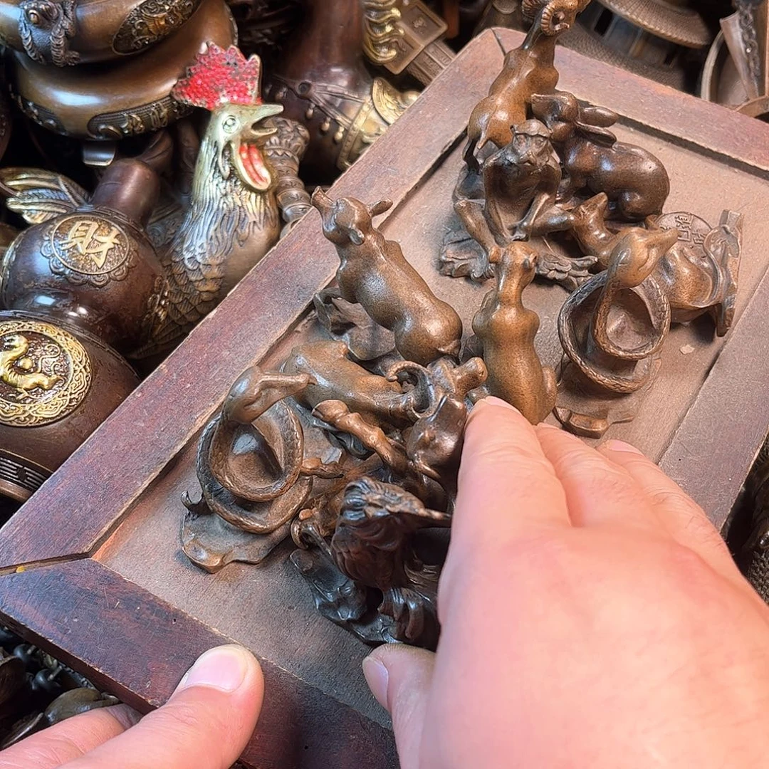 只***人铜器摆件家居摆件