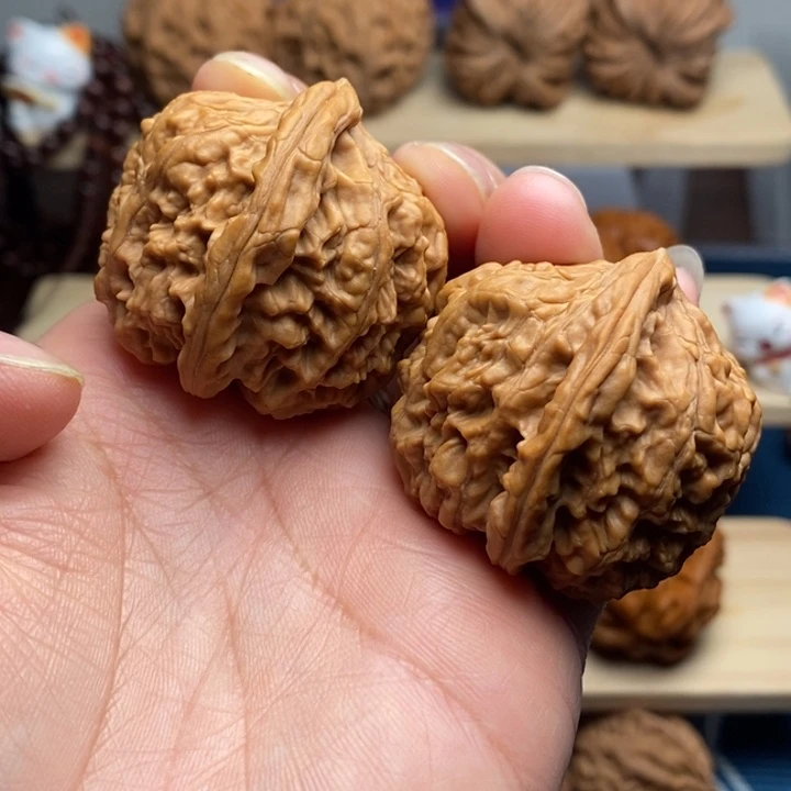 文玩核桃吊坠38尺玉喜