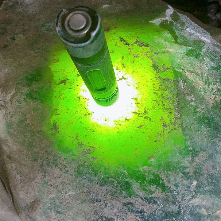 未镶嵌蛇纹石玉珠宝奇石