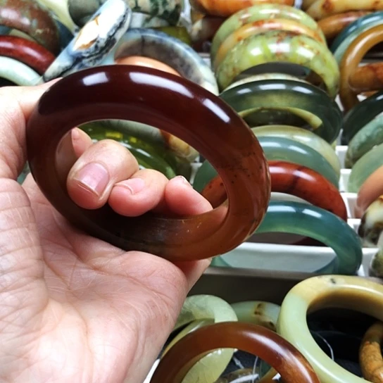 蛇纹石玉手镯未镶嵌舞****。