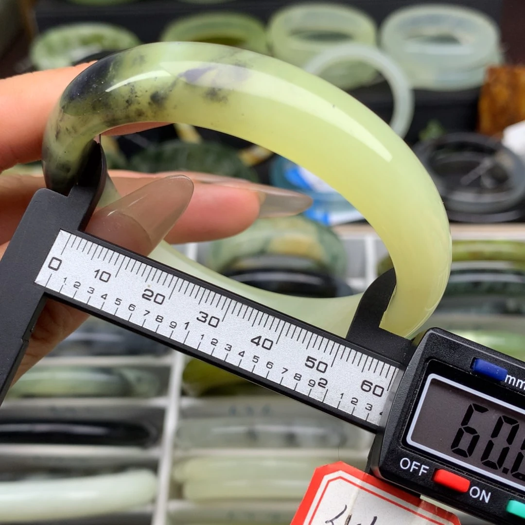 蛇纹石玉未镶嵌手镯683