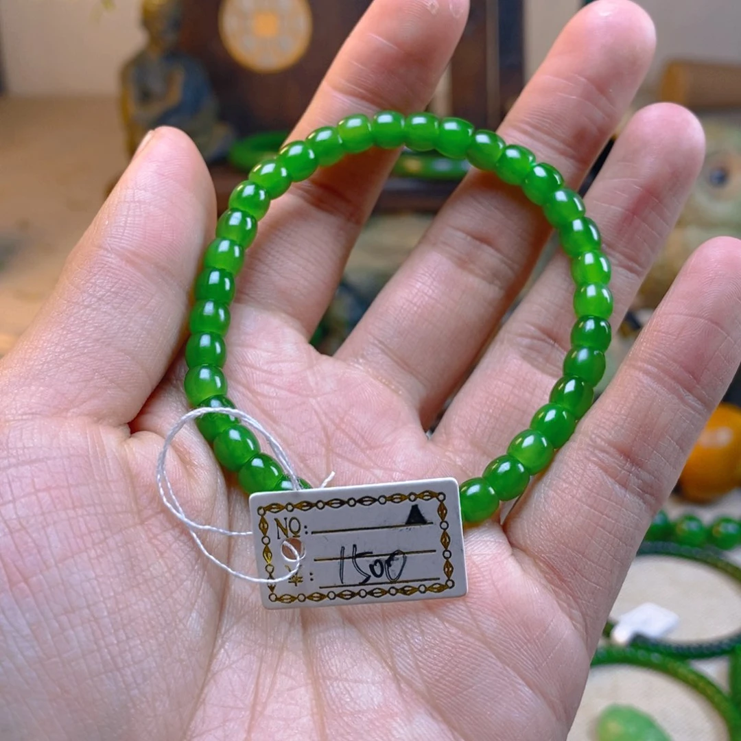 和田玉颈饰未镶嵌般*?