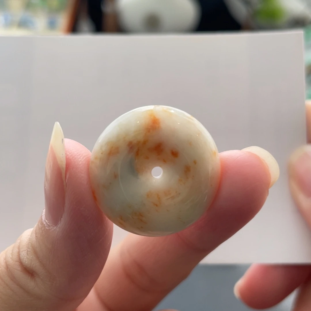 翡翠未镶嵌颈饰纹平安扣