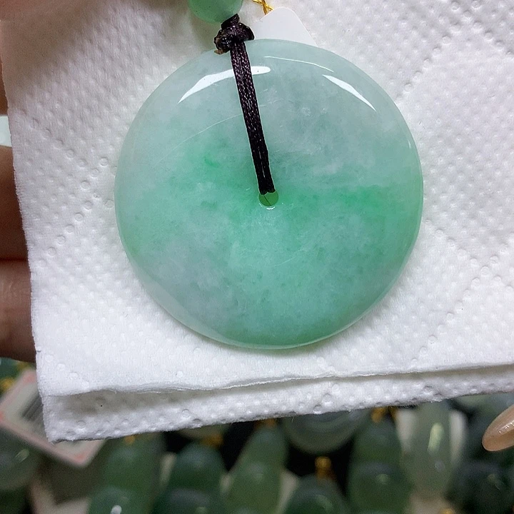 翡翠未镶嵌颈饰挂件