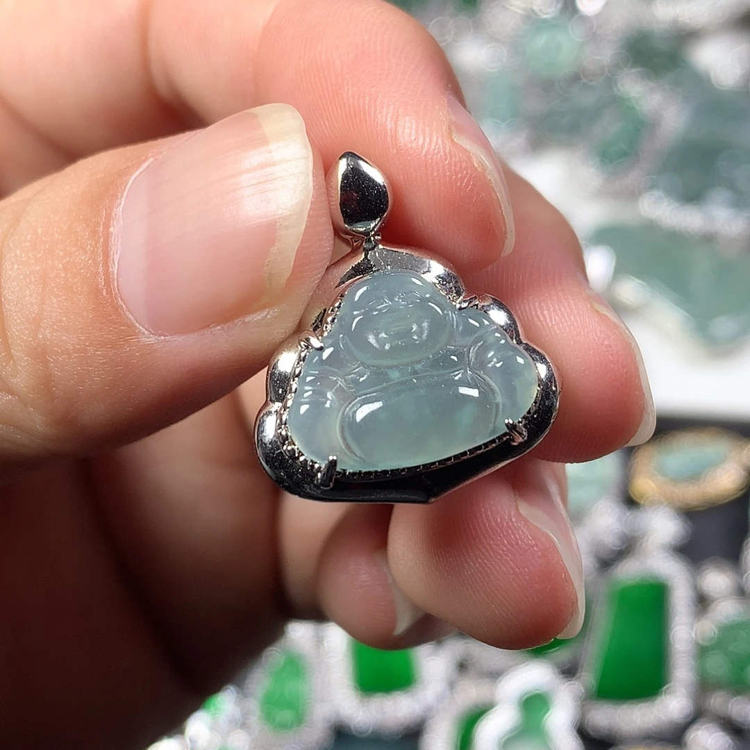 翡翠未镶嵌颈饰佛