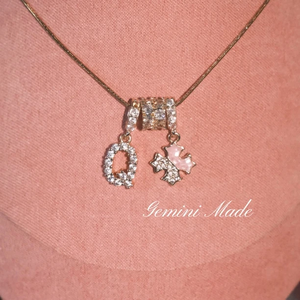 铜合金锆石项链 字母定制款粉色小十字架简约复古项链