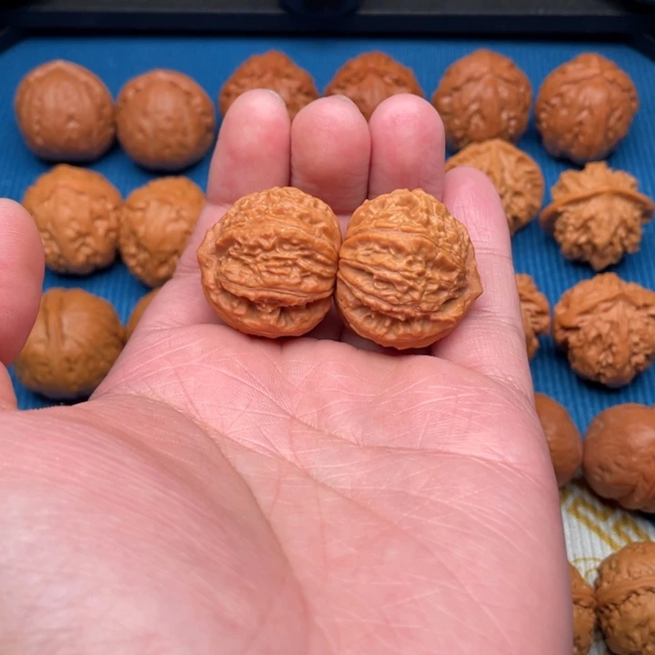 文玩核桃把件顺**活小狮子