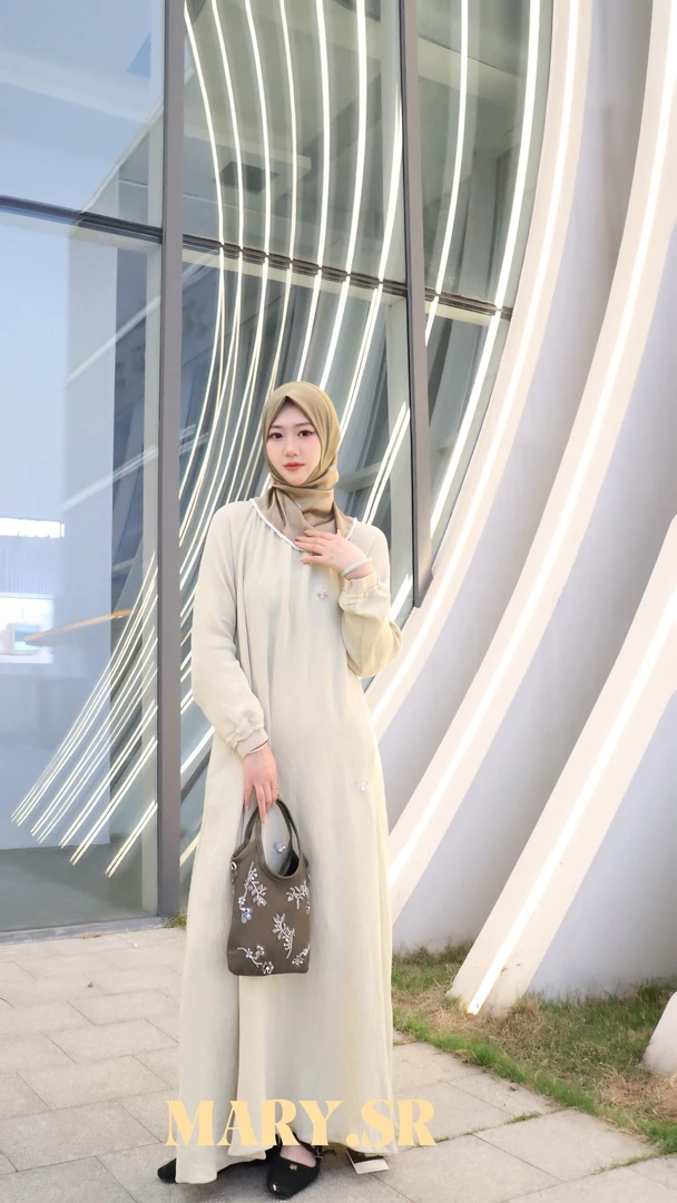 Mary.sr（绚丽多彩）圆领手工缝钻连衣裙