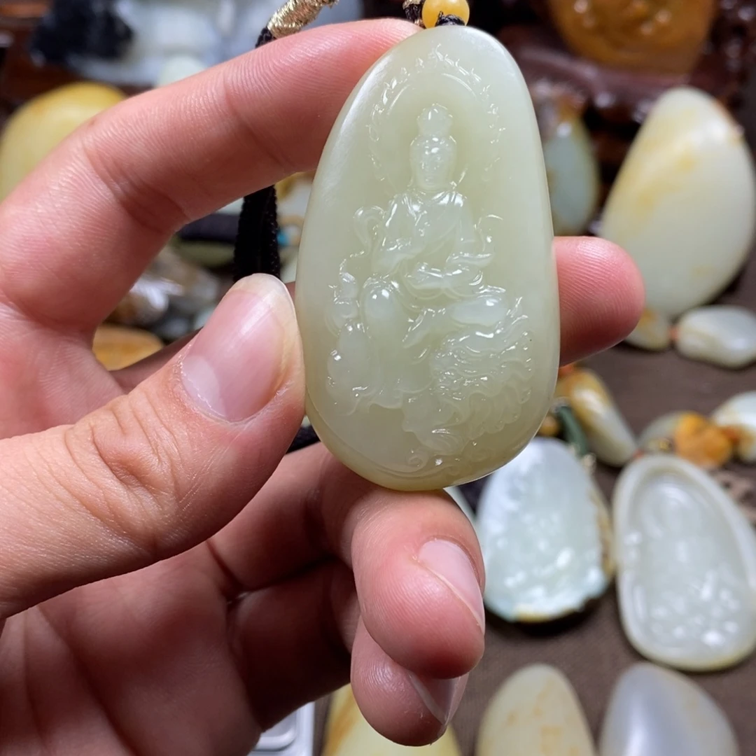 和田玉未镶嵌把件