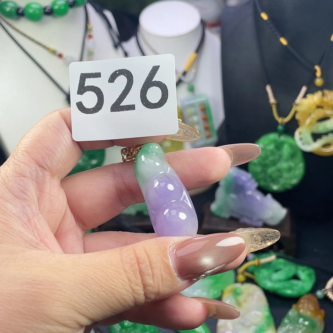 翡翠未镶嵌吊坠(赠链)