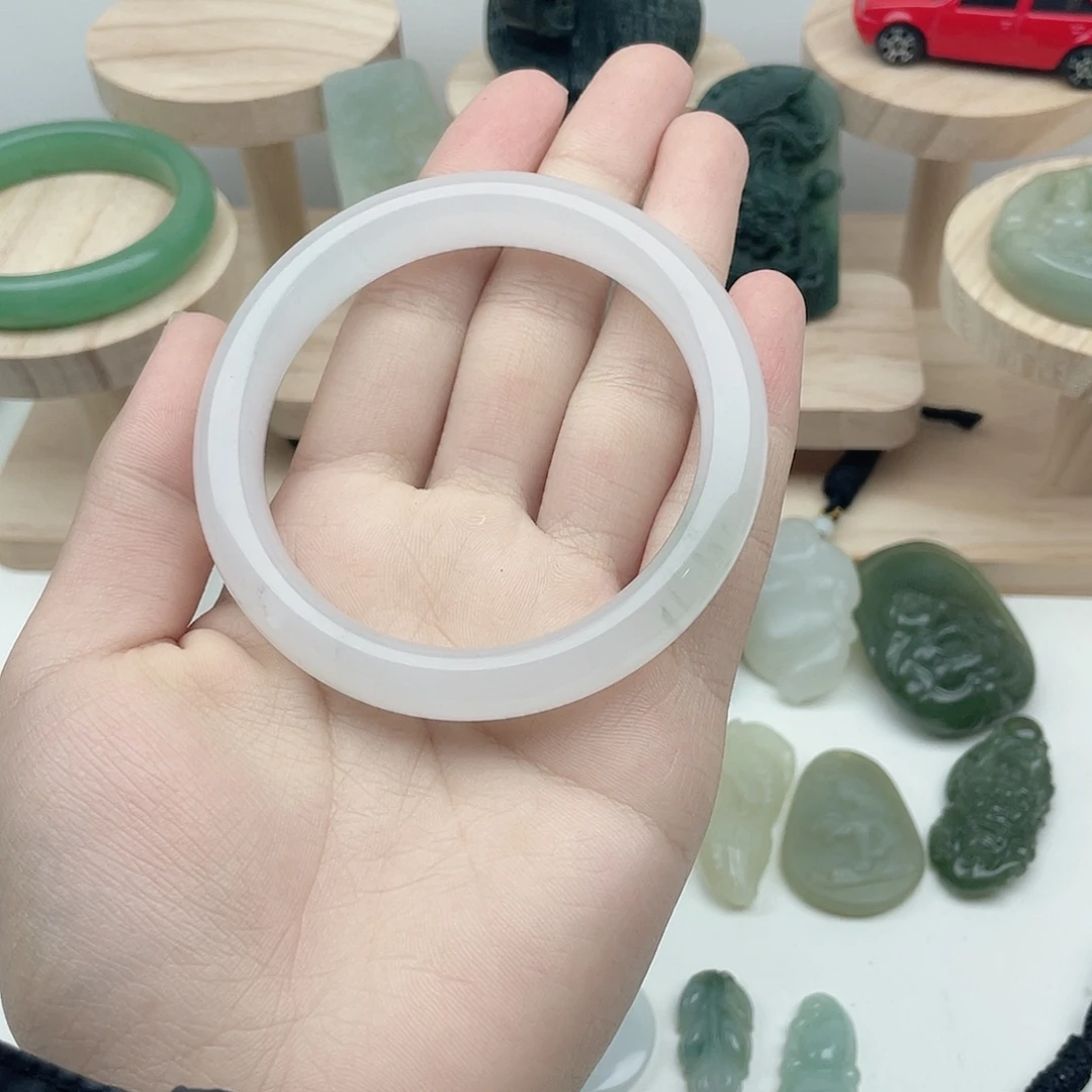 石英岩玉未镶嵌颈饰