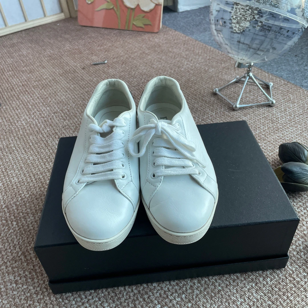 95新 Prada/普拉达 A10494prada白色平底鞋女鞋95新37码