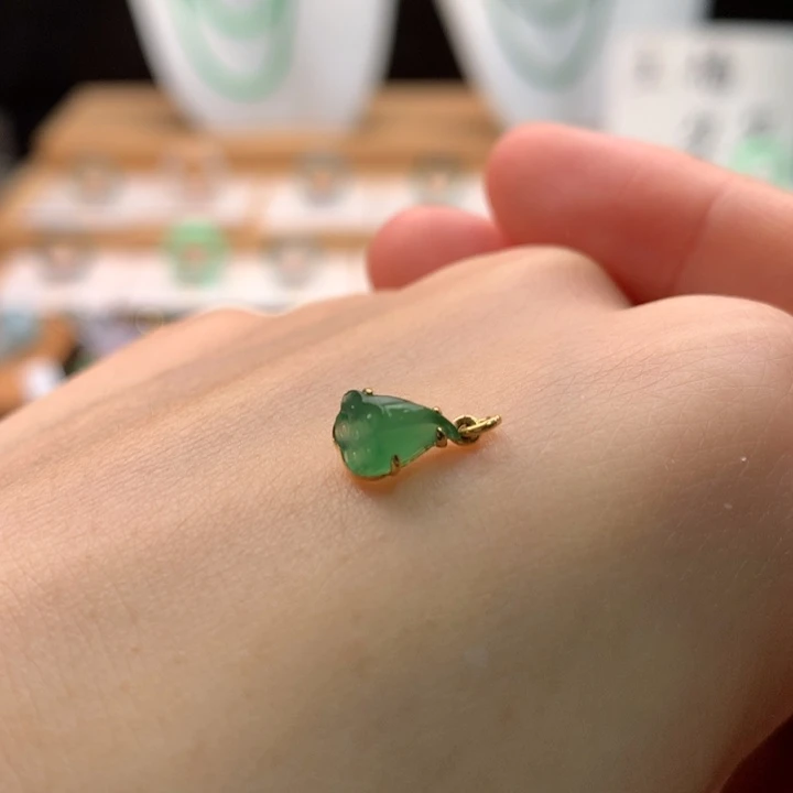 翡翠18K金镶嵌颈饰天然缅甸A货翡翠