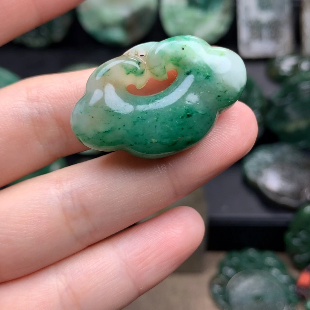 独山玉未镶嵌颈饰