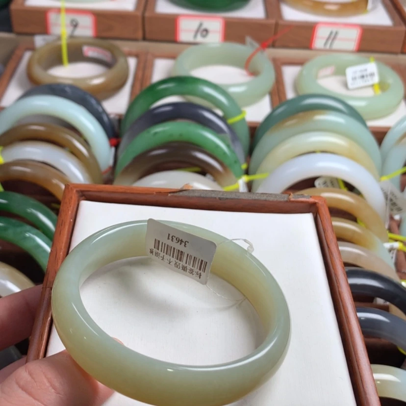 【闪购商品】和田玉手镯未镶嵌56