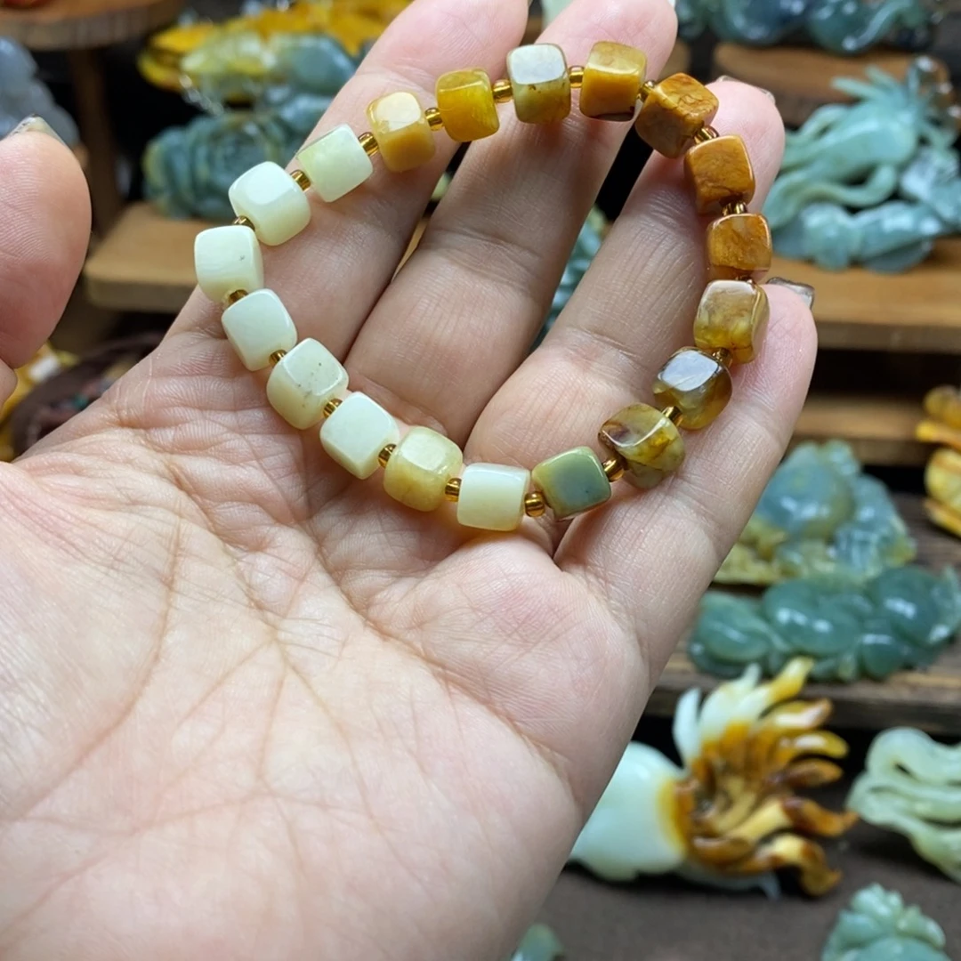 岫玉未镶嵌吊坠(赠链)微瑕