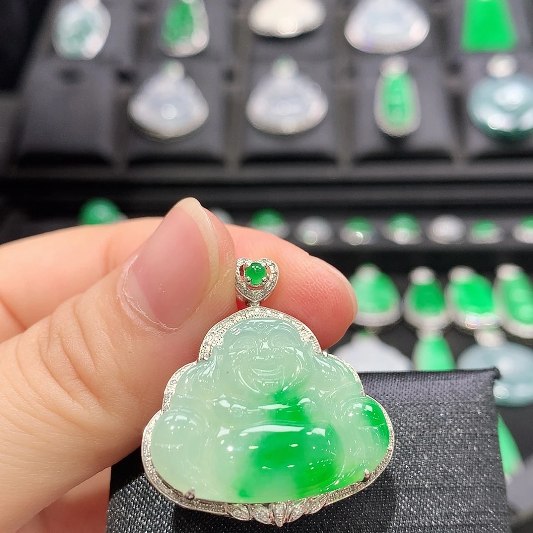 颈饰18K金镶嵌翡翠佛公