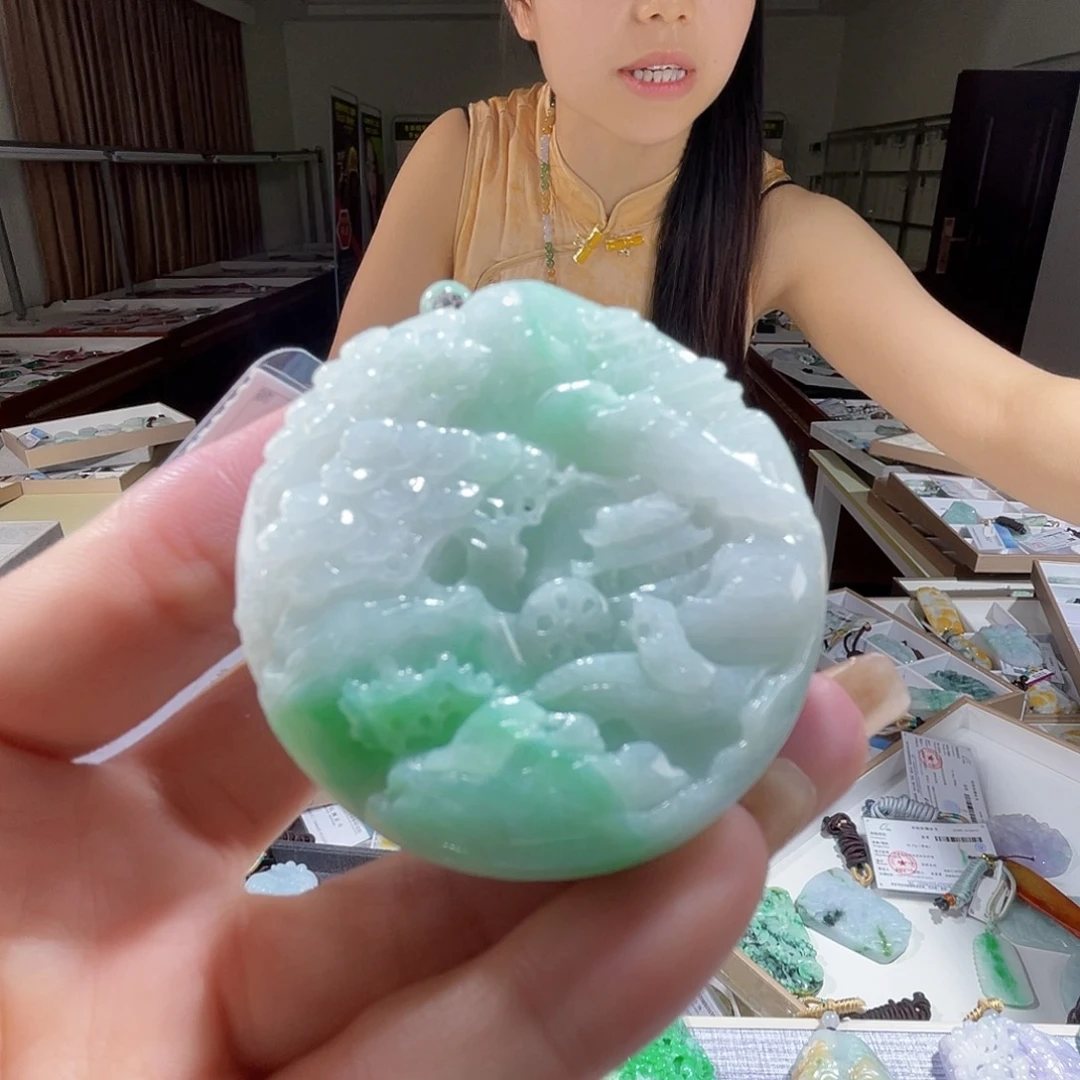 翡翠未镶嵌颈饰一