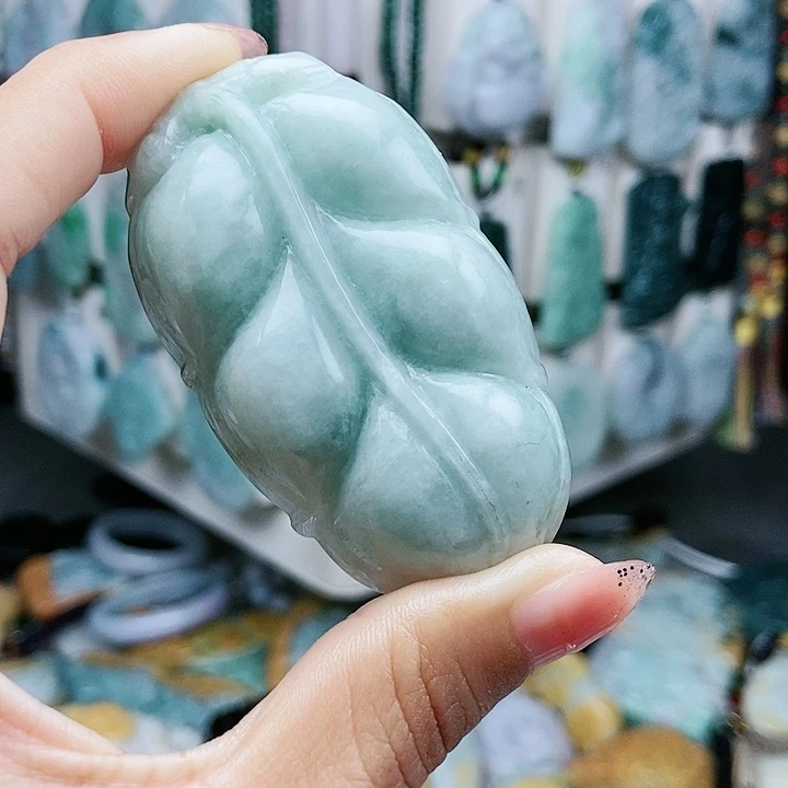 颈饰足铂镶嵌翡翠翡翠