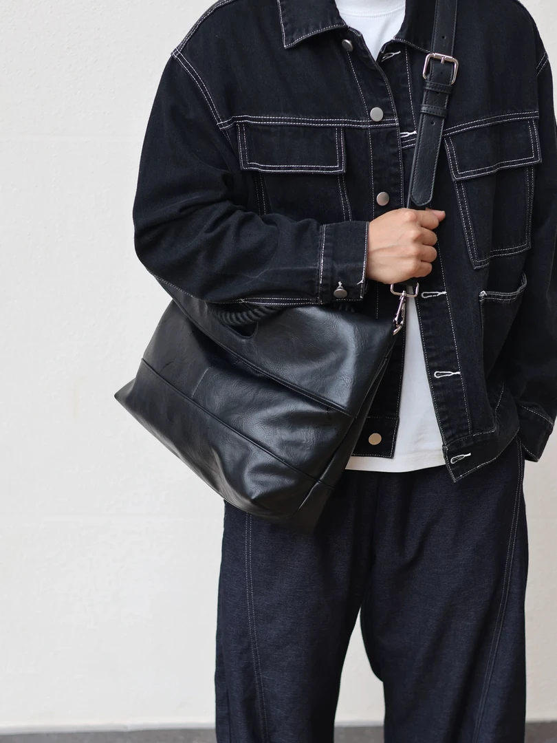 左千户男包2025新款爆款超火斜挎包男士通勤包大容量健身包电脑包