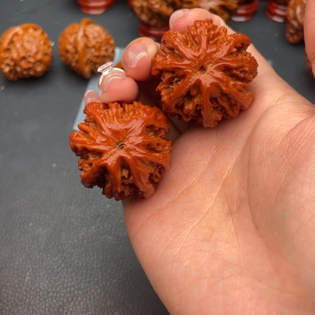 骑***╲文玩核桃把件粗筋八棱