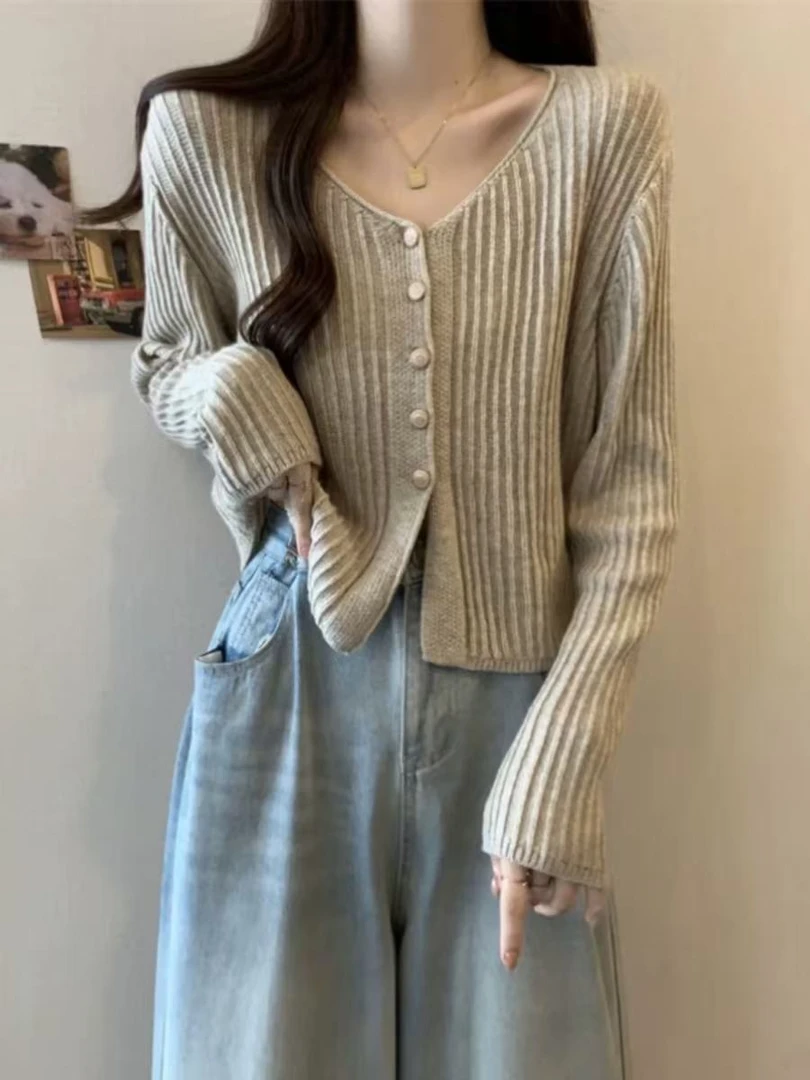 大码高级感坑条针织毛衣开衫女秋季胖mm温柔气质显瘦遮肉外穿上衣