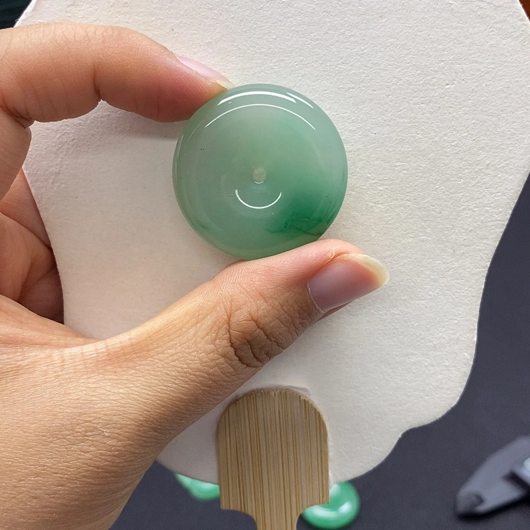 石英质玉颈饰未镶嵌