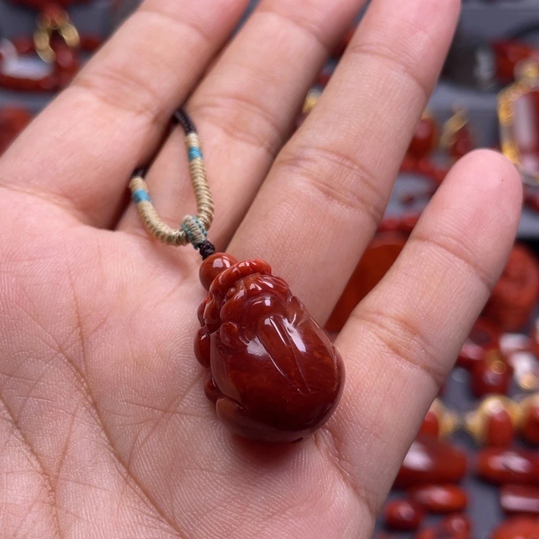 南红玛瑙未镶嵌珠宝奇石貔貅吊坠