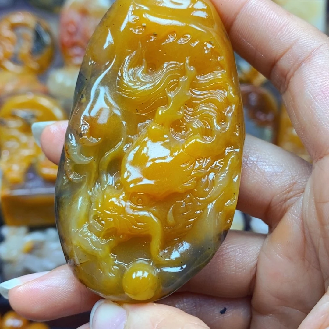 未镶嵌石英质玉（黄龙玉）颈饰