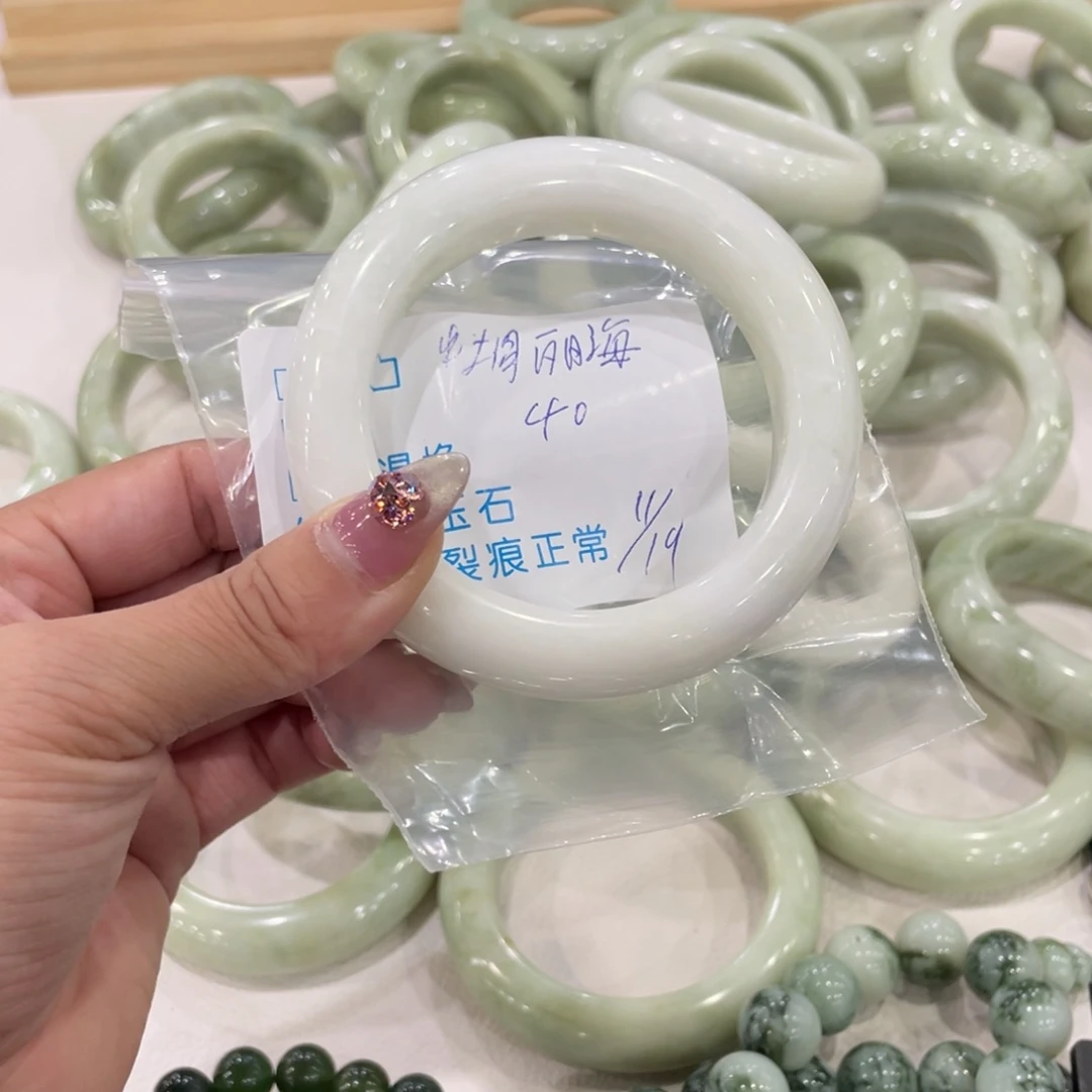 中***员蛇纹石玉未镶嵌手镯