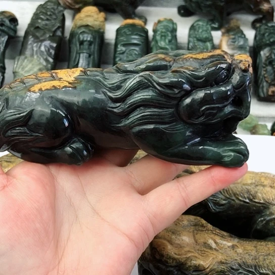 未镶嵌岫岩河磨玉（透闪石质玉）把件何**美