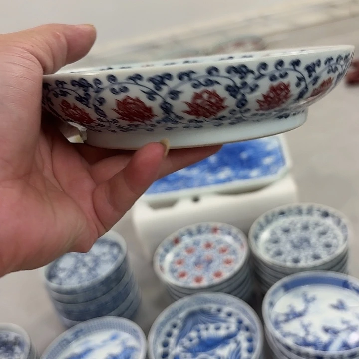 瓷片釉里红缠枝莲大胡乘景德镇