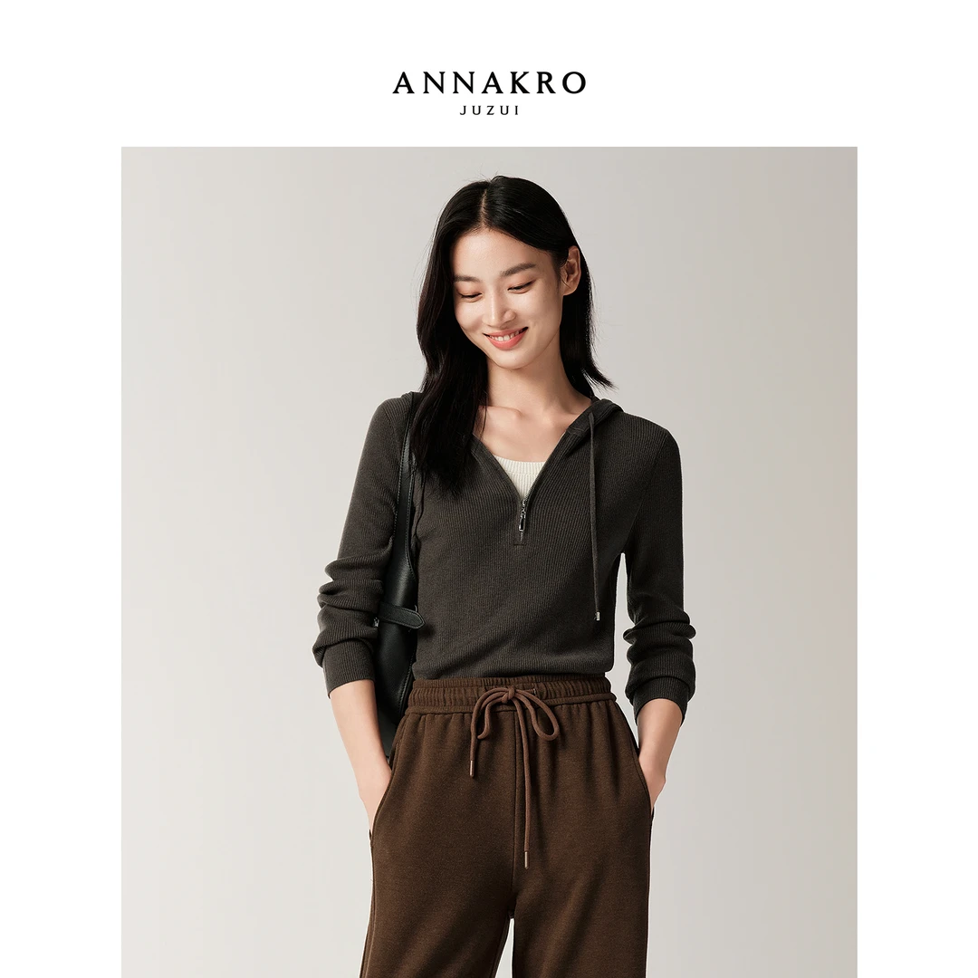 玖姿安娜蔻KWFQ31004轻运动风假两件连帽羊毛针织衫女2025秋新款