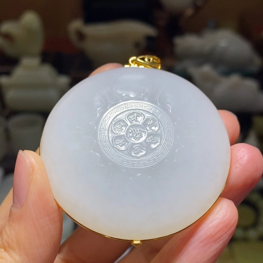 和田玉挂件18K金镶嵌最****熊