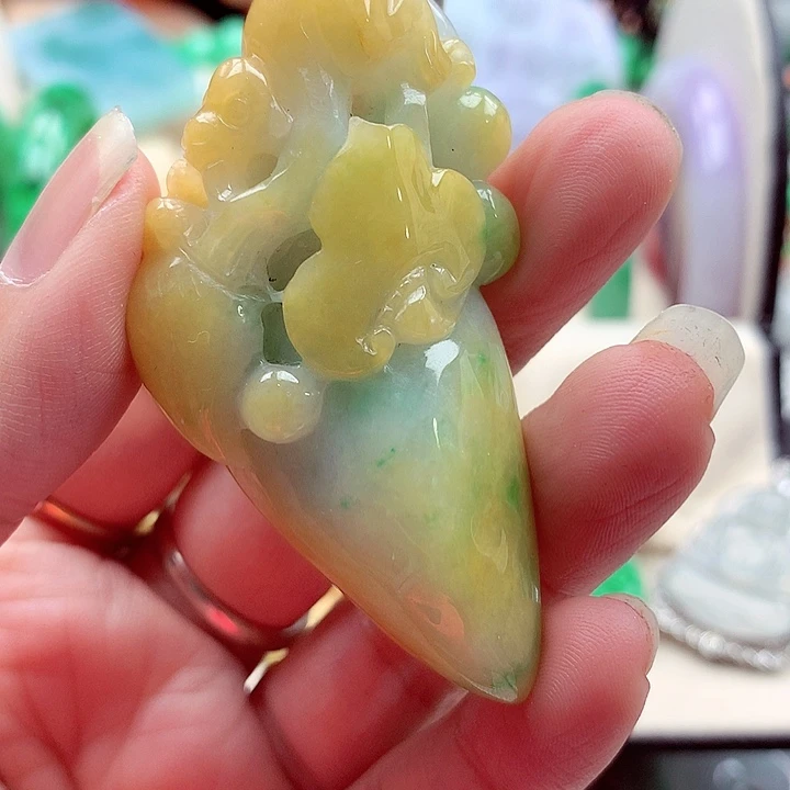 翡翠未镶嵌颈饰翡翠