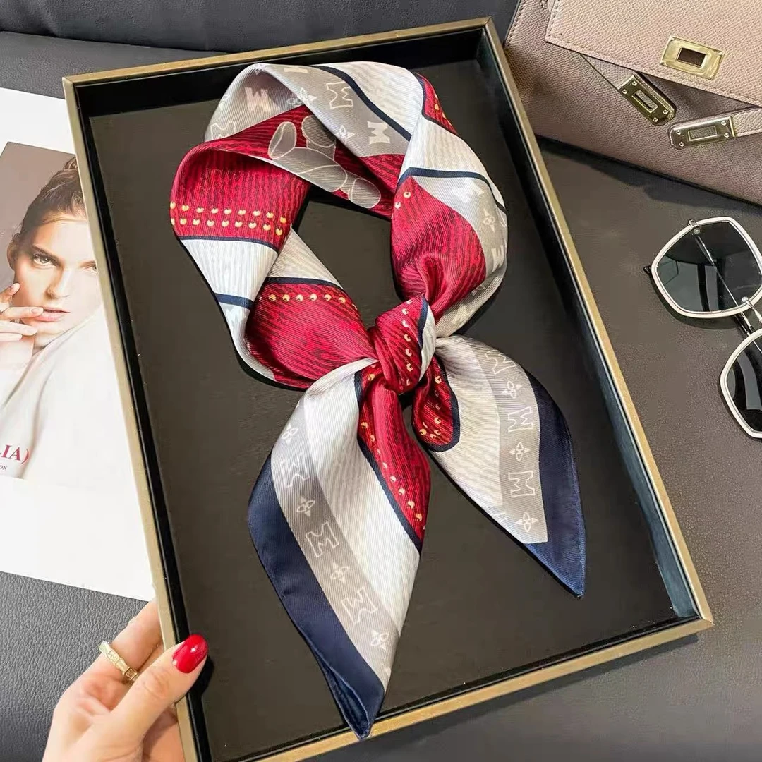 【可爱小熊】丽锦缎小方巾70x70女士春秋时尚大气丝巾围巾WJ 717