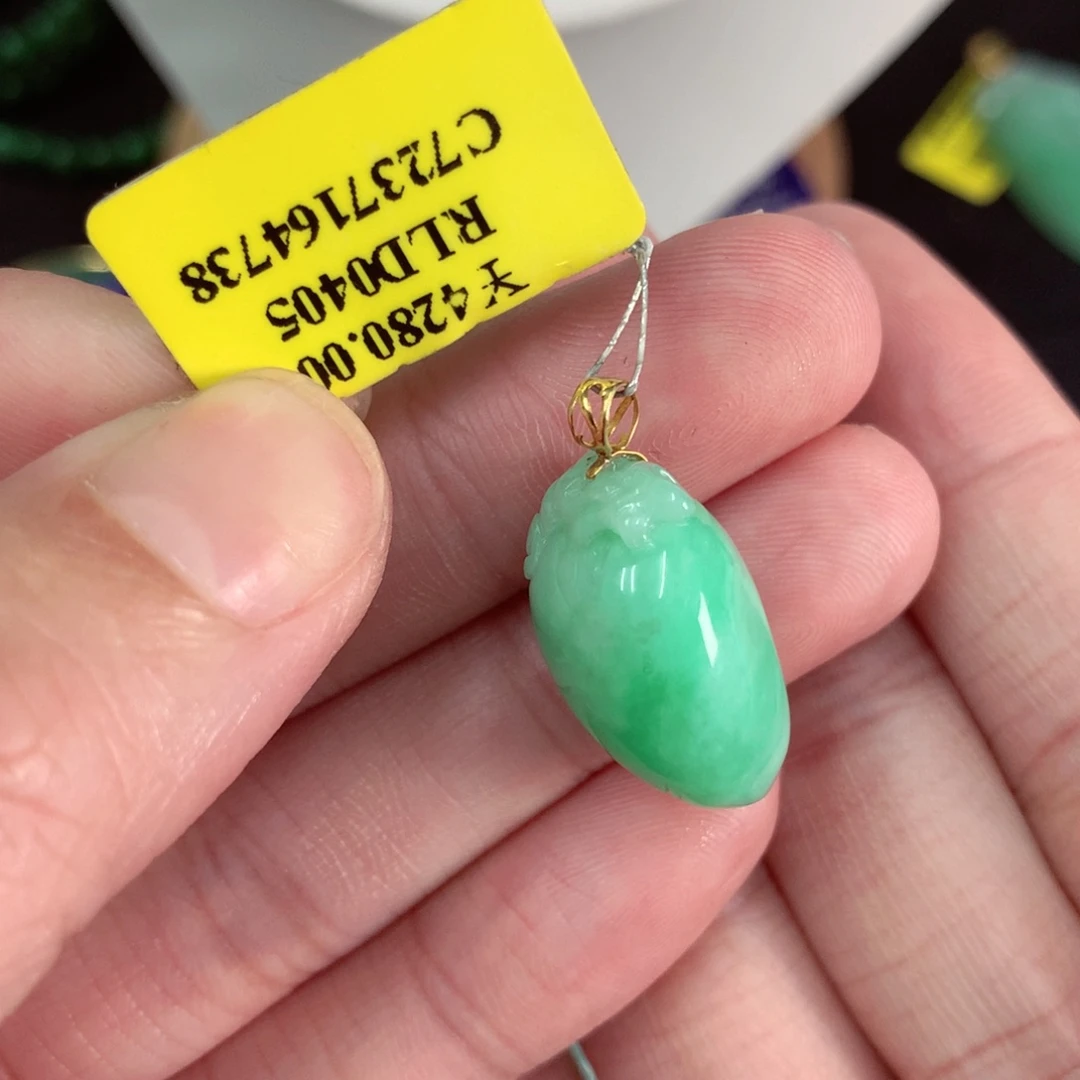 颈饰18K金镶嵌翡翠