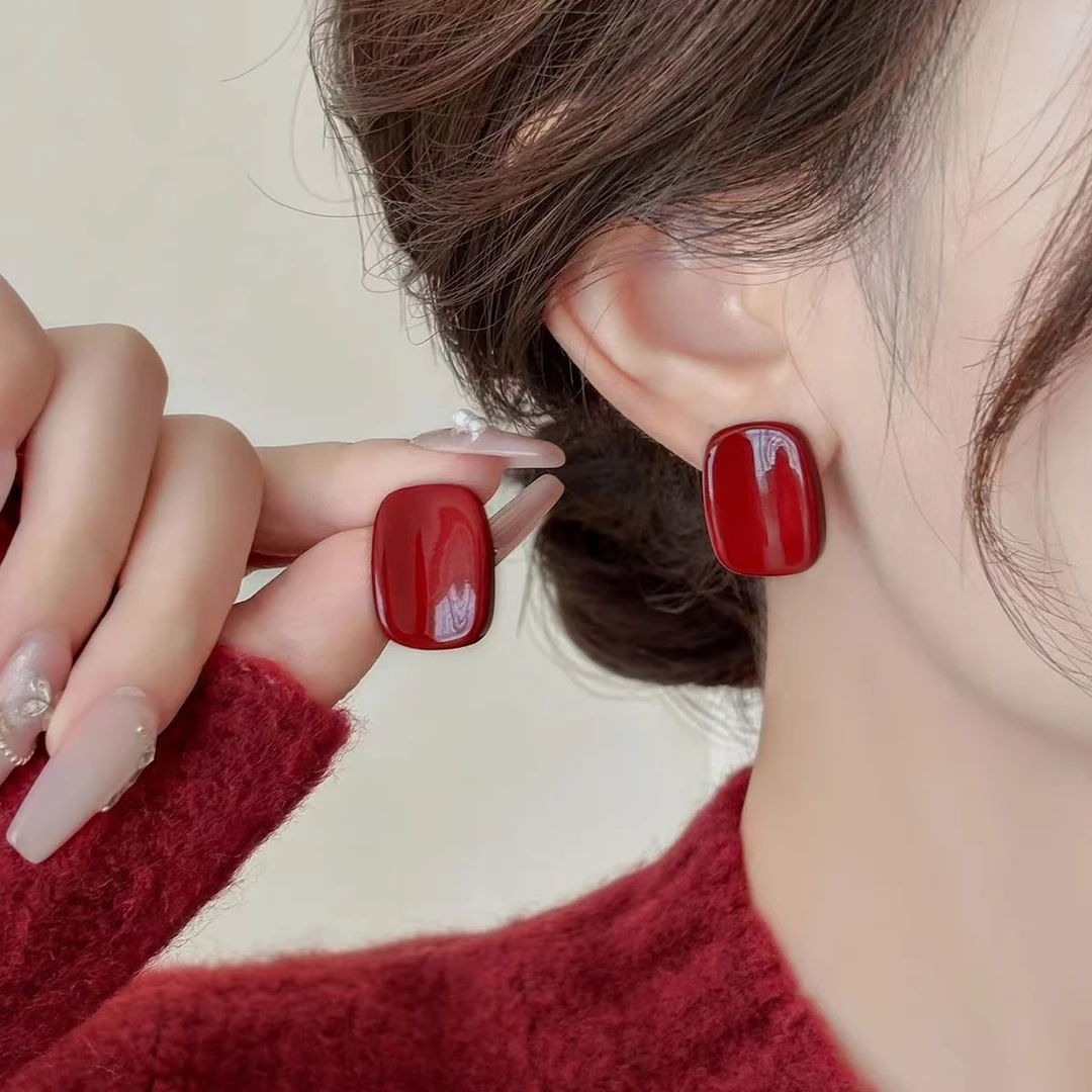气质复古酒红色滴釉耳钉独特小众设计新年耳环新爆款日常百搭耳饰