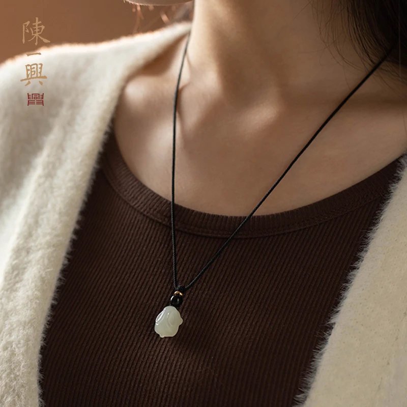 一兴保真和田玉可爱生肖玉兔吊坠高档玉坠锁骨项链石玉佩女饰品