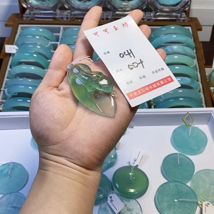 蛇纹石玉未镶嵌颈饰C****?