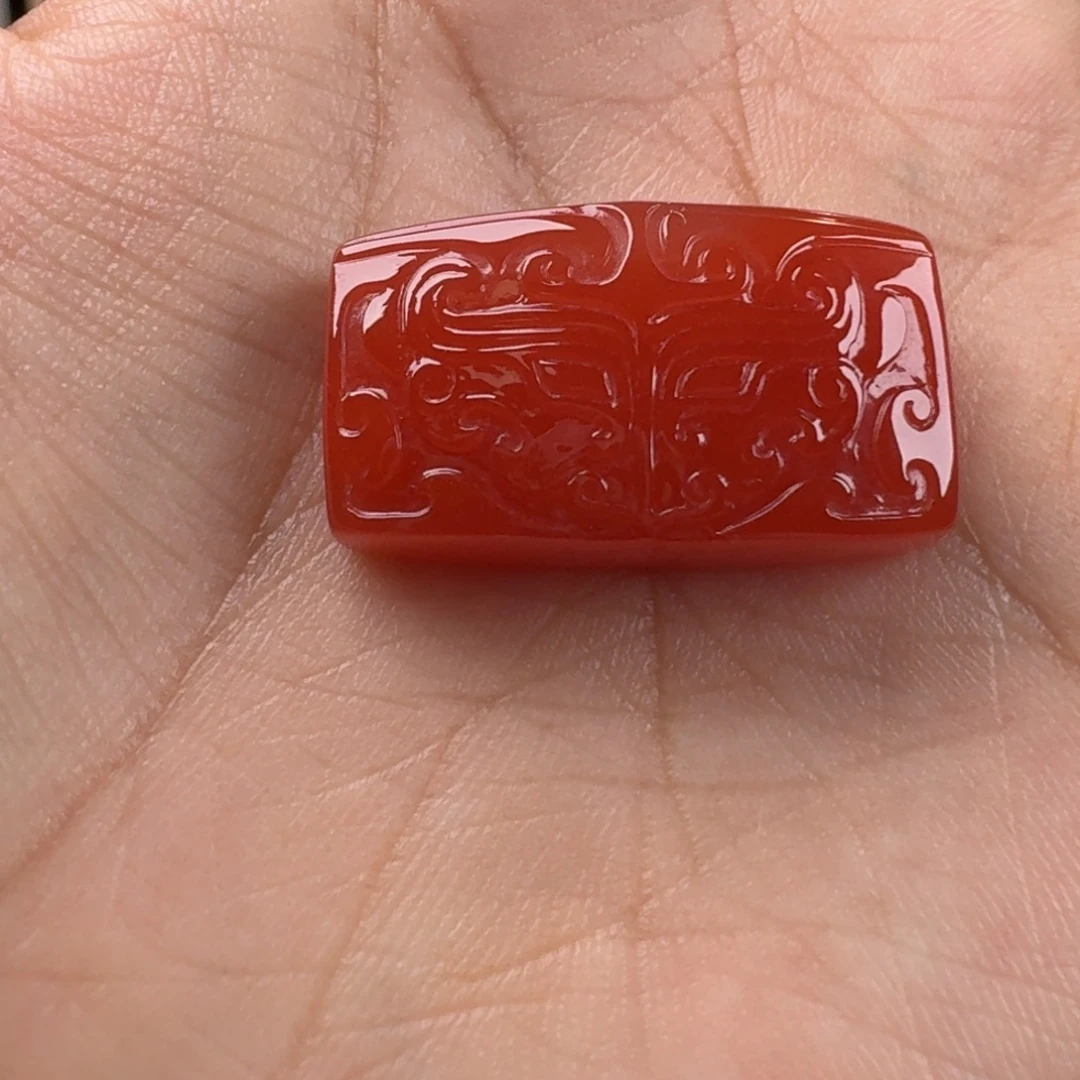 未镶嵌饕餮纹手牌南红玛瑙