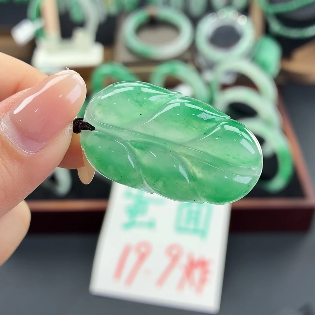 石英质玉未镶嵌颈饰